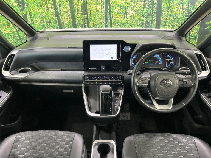 2022 Toyota Voxy 6AA-ZWR90W (UW-69ef5917781ad)[28]