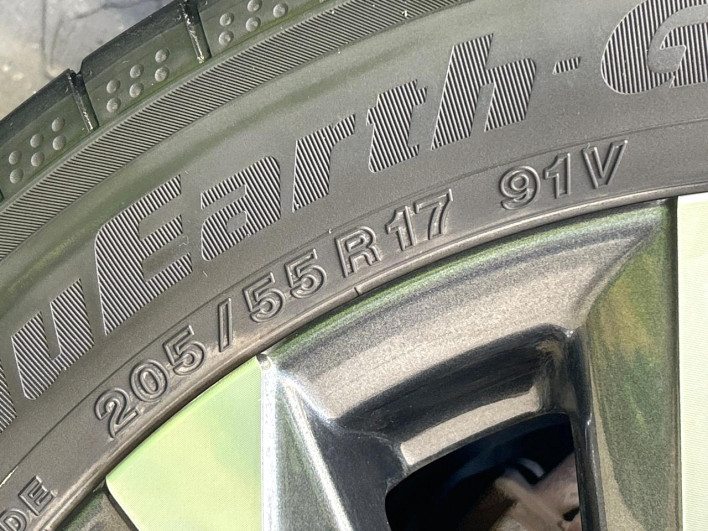 2022 Toyota Voxy 6AA-ZWR90W (UW-69ef5917781ad)[18]