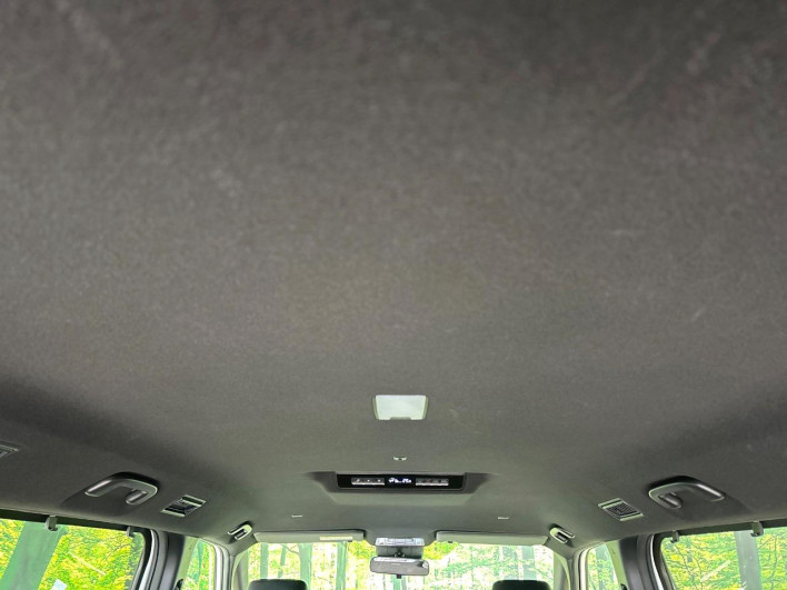 2022 Toyota Voxy 6AA-ZWR90W (UW-69ef5917781ad)[26]