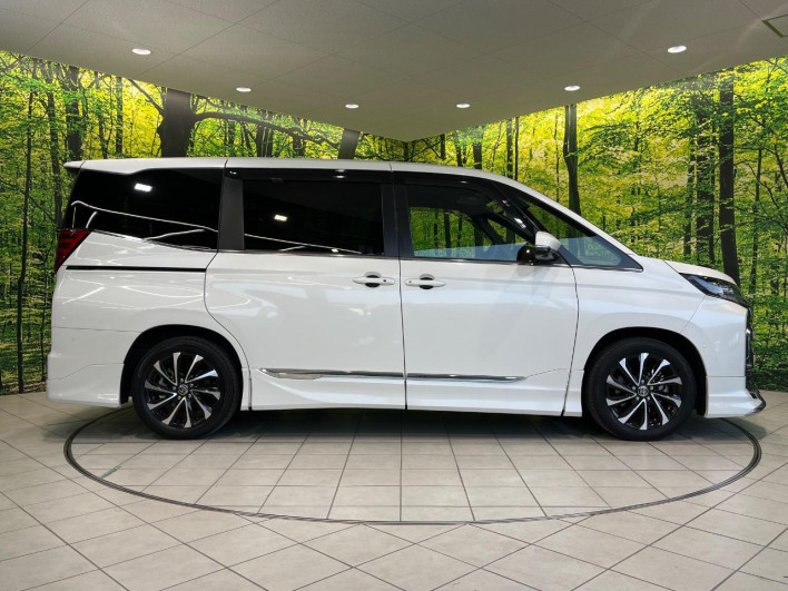 2022 Toyota Noah 6AA-ZWR90W (UW-69ef5917a0f9e)[18]