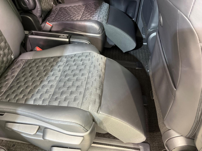 2023 Toyota Voxy 6AA-ZWR90W (UW-69ef59189e01c)[21]