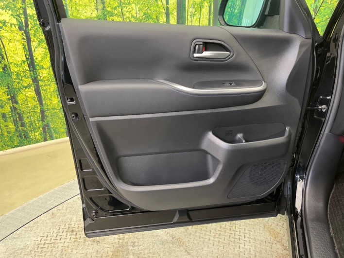 2023 Toyota Voxy 6AA-ZWR90W (UW-69ef59189e01c)[26]