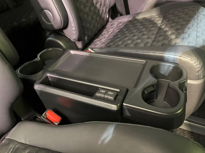 2023 Toyota Voxy 6AA-ZWR90W (UW-69ef59189e01c)[14]