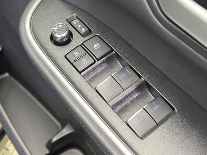 2023 Toyota Voxy 6AA-ZWR90W (UW-69ef59189e01c)[5]