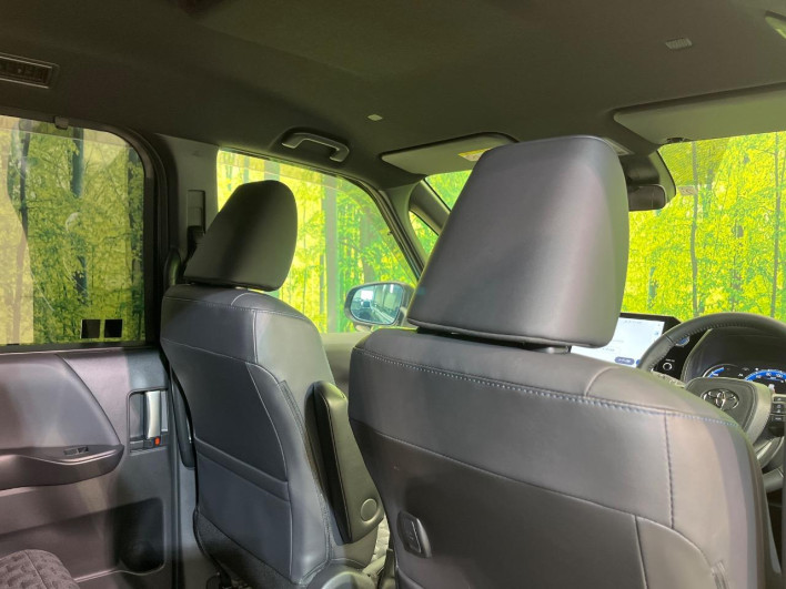 2023 Toyota Voxy 6AA-ZWR90W (UW-69ef59189e01c)[13]