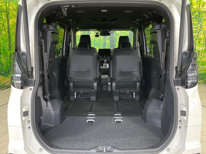 2023 Toyota Voxy 6AA-ZWR90W (UW-69ef59197bc4f)[4]