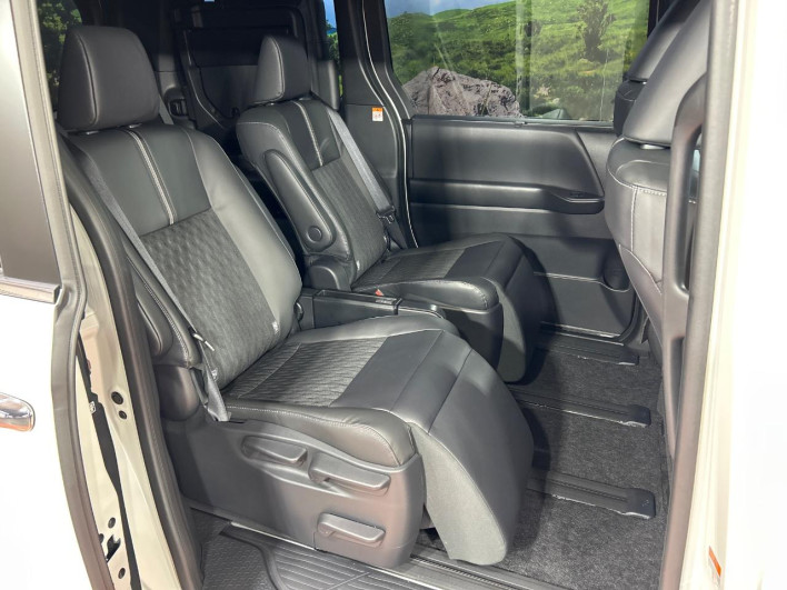 2025 Toyota Noah 6AA-ZWR90W (UW-69ef591b606e5)[24]