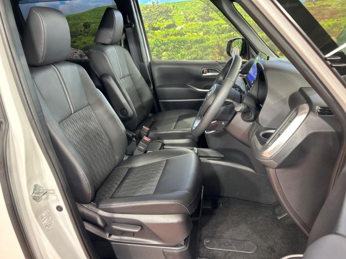 2025 Toyota Noah 6AA-ZWR90W (UW-69ef591b606e5)[23]