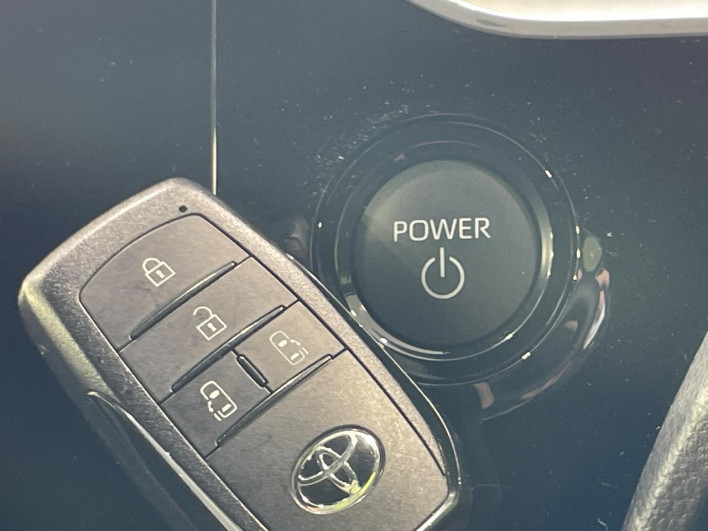 2025 Toyota Voxy 6AA-ZWR90W (UW-69ef591c11608)[26]