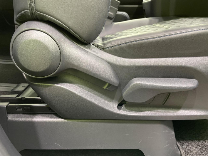 2025 Toyota Voxy 6AA-ZWR90W (UW-69ef591c11608)[14]