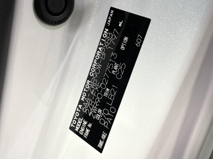 2025 Toyota Voxy 6AA-ZWR90W (UW-69ef591c11608)[1]