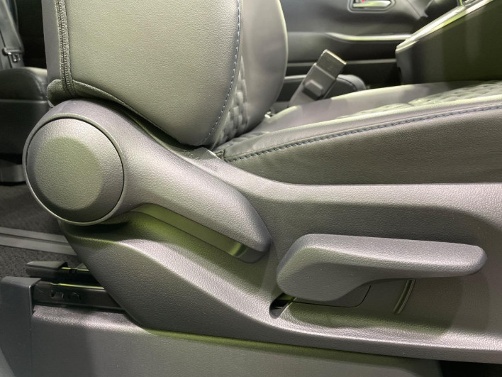 2025 Toyota Voxy 6AA-ZWR90W (UW-69ef591c8f625)[14]