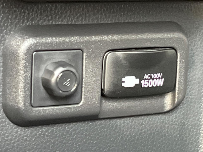 2024 Toyota Voxy 6AA-ZWR90W (UW-69ef591dc47d2)[25]