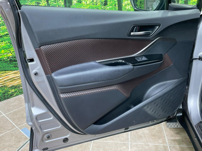 2017 Toyota C-HR DAA-ZYX10 (UW-69ef591e7465c)[27]