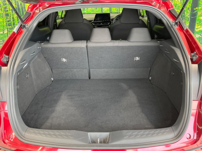 2017 Toyota C-HR DAA-ZYX10 (UW-69ef591eded8f)[15]