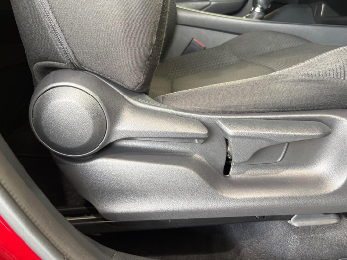 2017 Toyota C-HR DAA-ZYX10 (UW-69ef591eded8f)[28]