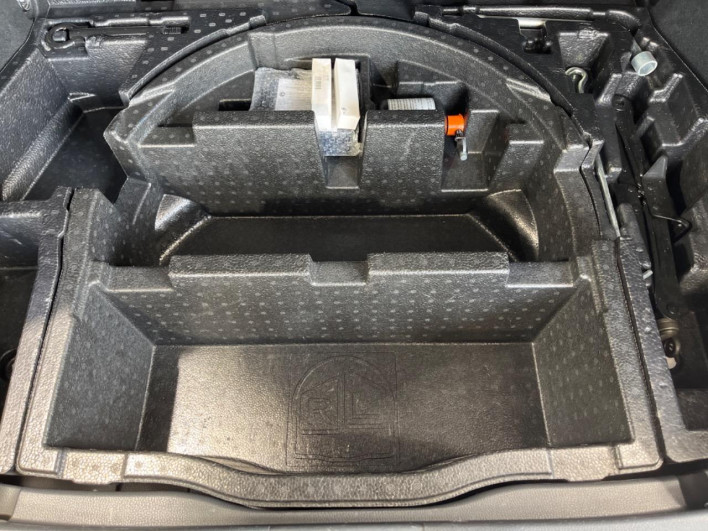 2017 Toyota C-HR DAA-ZYX10 (UW-69ef591eded8f)[17]