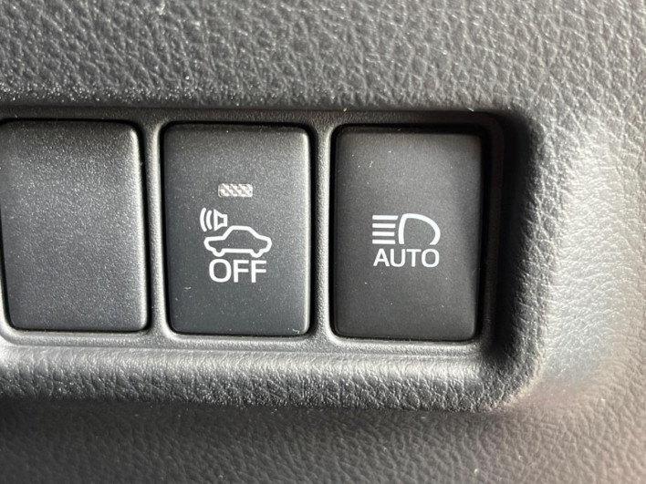 2017 Toyota C-HR DAA-ZYX10 (UW-69ef591eded8f)[29]