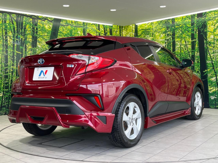2017 Toyota C-HR DAA-ZYX10 (UW-69ef591eded8f)[11]