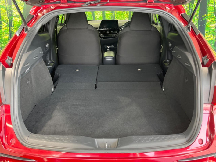 2017 Toyota C-HR DAA-ZYX10 (UW-69ef591eded8f)[18]