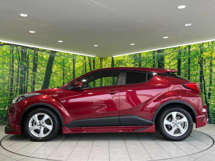 2017 Toyota C-HR DAA-ZYX10 (UW-69ef591eded8f)[14]