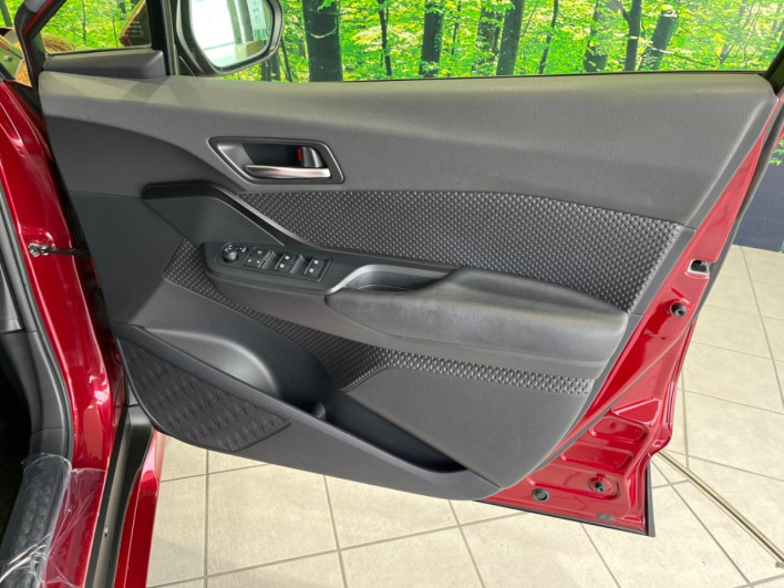 2017 Toyota C-HR DAA-ZYX10 (UW-69ef591eded8f)[25]