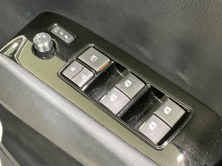 2016 Toyota Vellfire DBA-AGH30W (UW-69f020f46db5a)[23]