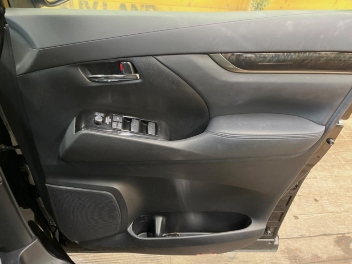 2021 Toyota Alphard 3BA-AGH30W (UW-69f020fa39c2e)[23]