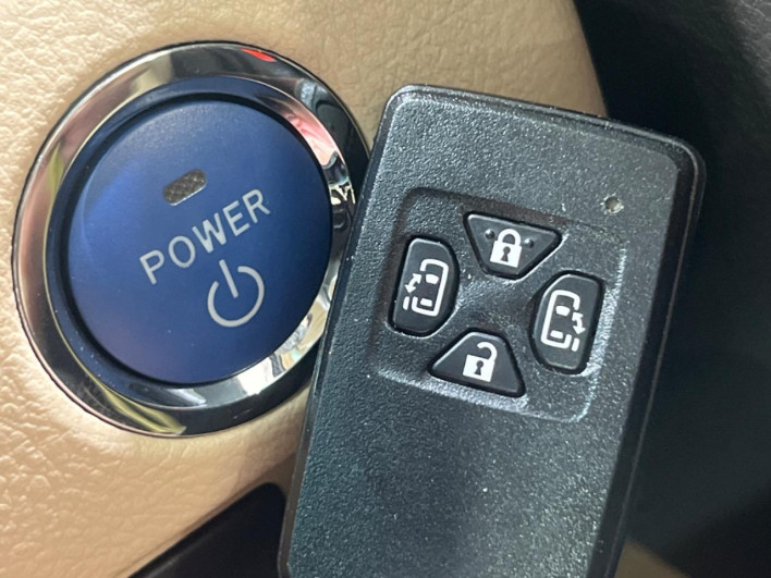 2012 Toyota Alphard Hybrid DAA-ATH20W (UW-69f020fec22a9)[9]