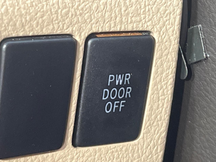 2012 Toyota Alphard Hybrid DAA-ATH20W (UW-69f020fec22a9)[26]