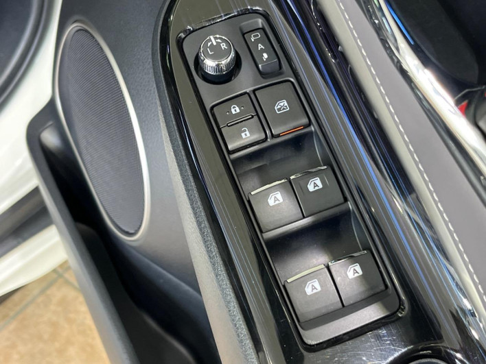 2016 Toyota Harrier Hybrid DAA-AVU65W (UW-69f021003af42)[15]