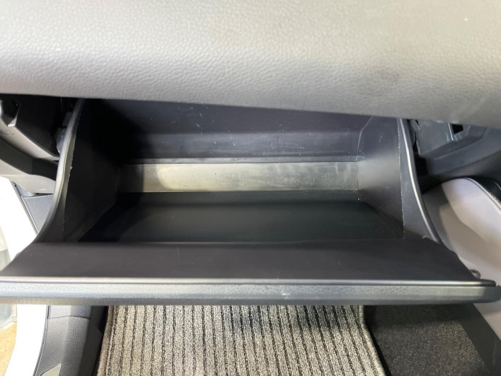 2016 Toyota Harrier Hybrid DAA-AVU65W (UW-69f021003af42)[23]