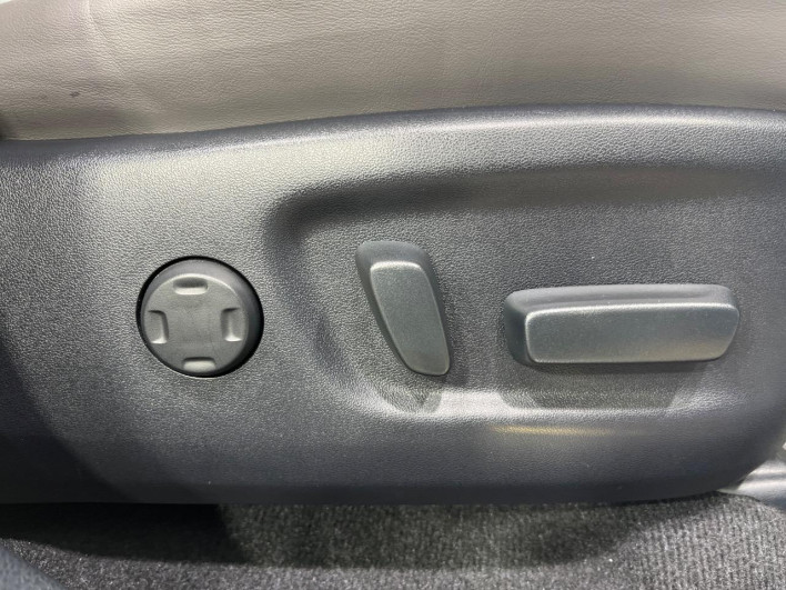 2016 Toyota Harrier Hybrid DAA-AVU65W (UW-69f021003af42)[16]