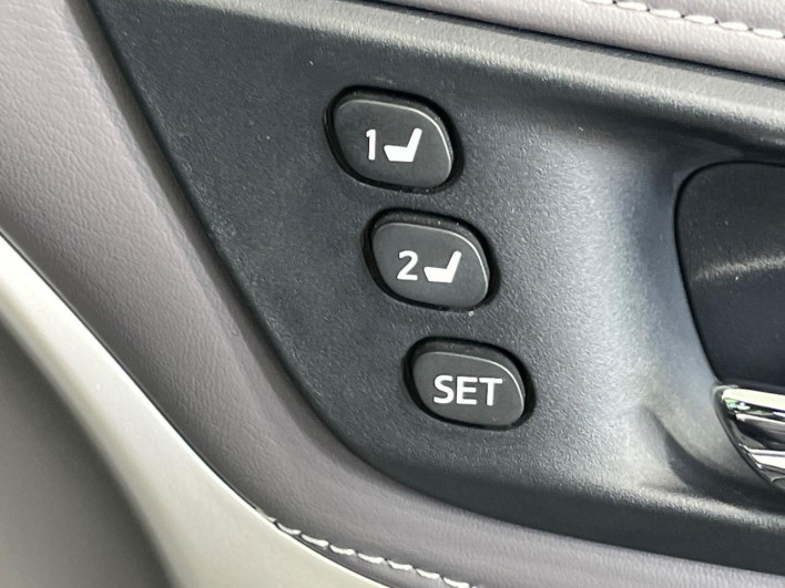 2016 Toyota Harrier Hybrid DAA-AVU65W (UW-69f021003af42)[14]