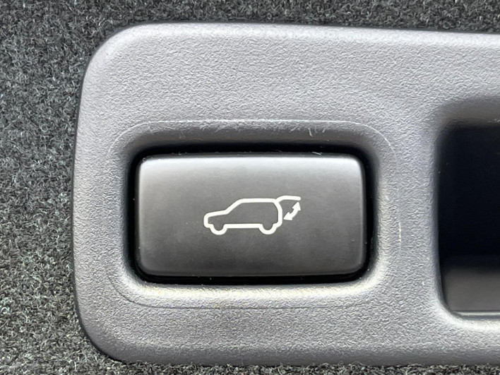 2016 Toyota Harrier Hybrid DAA-AVU65W (UW-69f021003af42)[4]