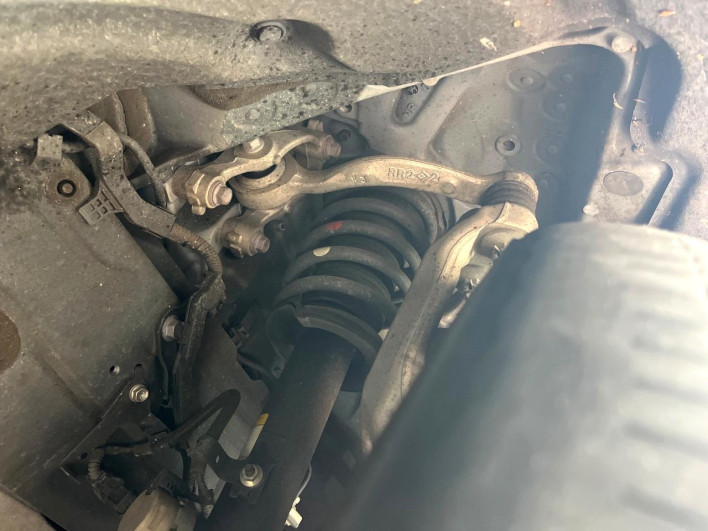 2018 Toyota Crown Hybrid 6AA-AZSH20 (UW-69f0210a3335d)[14]