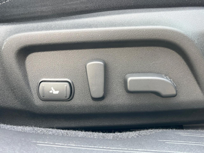 2016 Subaru Legacy B4 DBA-BN9 (UW-69f02120846d2)[28]