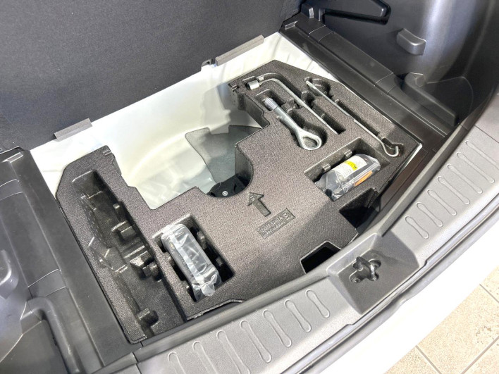 2018 Nissan Note DBA-E12 (UW-69f0212a51f98)[29]