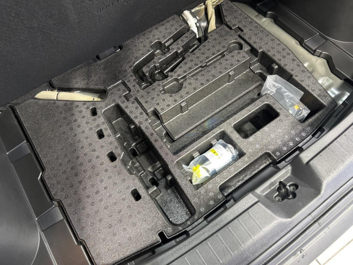 2021 Nissan Note 6AA-E13 (UW-69f0212b6277a)[29]