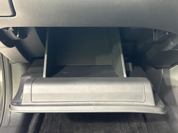 2021 Nissan Note 6AA-E13 (UW-69f0212b6277a)[7]