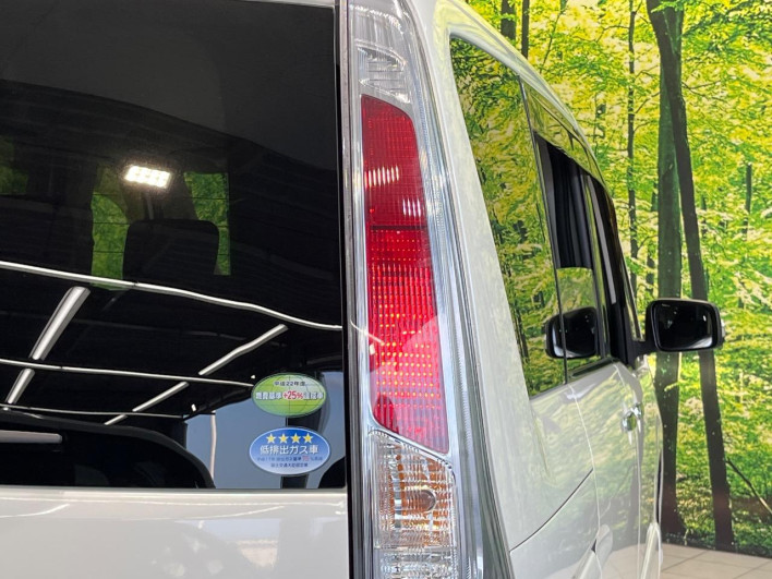 2011 Nissan Serena DBA-FC26 (UW-69f0212d927a9)[24]