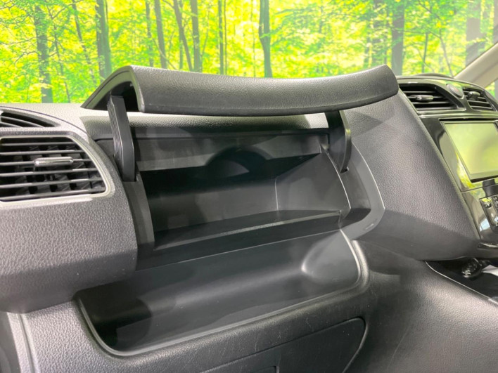 2011 Nissan Serena DBA-FC26 (UW-69f0212da5d8d)[11]