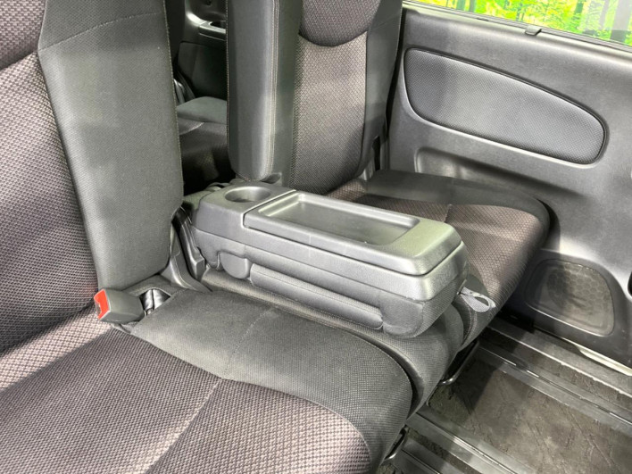 2011 Nissan Serena DBA-FC26 (UW-69f0212da5d8d)[27]