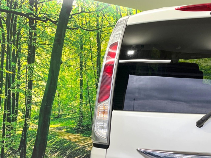 2011 Nissan Serena DBA-FC26 (UW-69f0212da5d8d)[22]