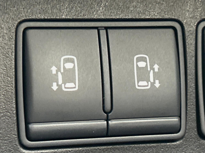 2012 Nissan Serena DBA-FC26 (UW-69f0212e59af3)[29]