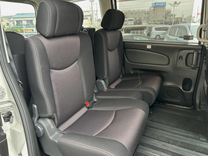 2012 Nissan Serena DBA-FC26 (UW-69f0212e59af3)[22]