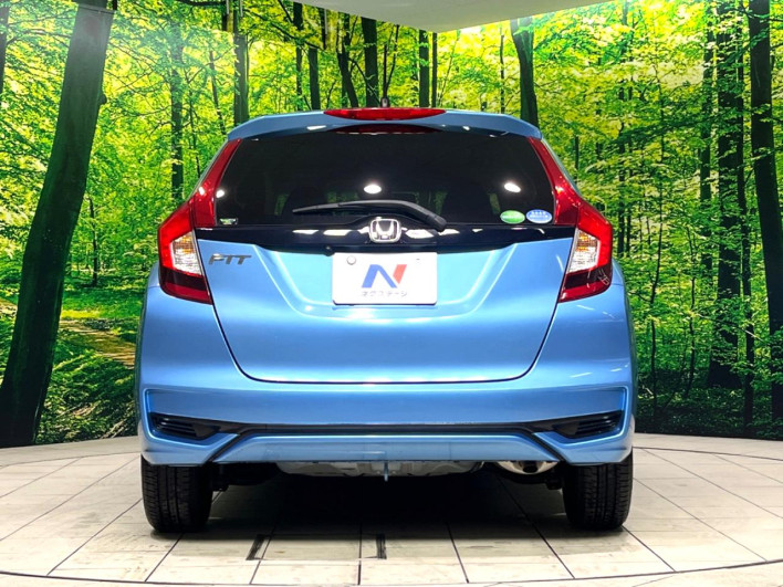 2017 Honda Fit DBA-GK3 (UW-69f0213b87464)[8]