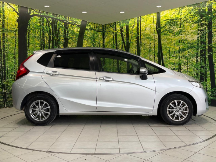 2016 Honda Fit DBA-GK3 (UW-69f0213c48770)[16]