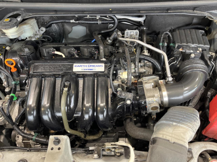 2016 Honda Fit DBA-GK3 (UW-69f0213c48770)[4]