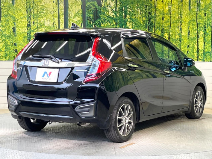 2014 Honda Fit Hybrid DAA-GP5 (UW-69f0213cd43f6)[28]